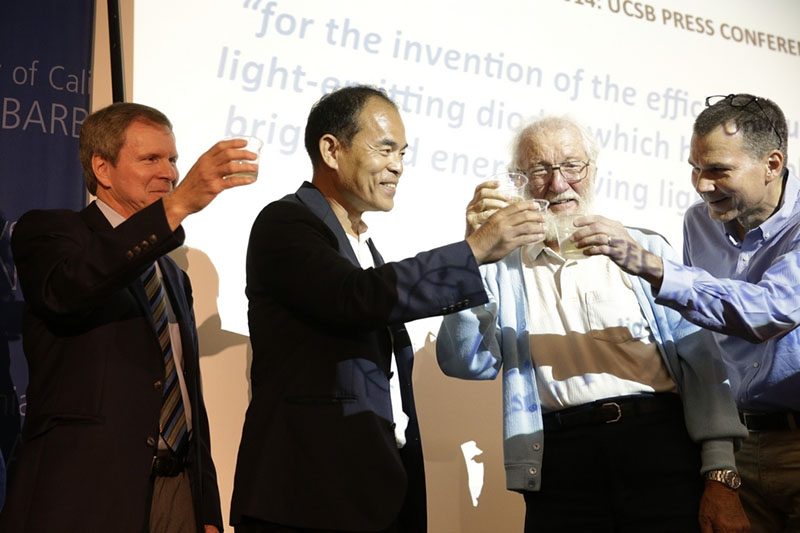 You are currently viewing {Buffalo News} Soraa Co-Founder Shares Nobel Prize in Physics